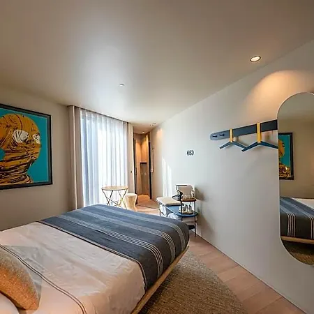 Sutrooms فندق