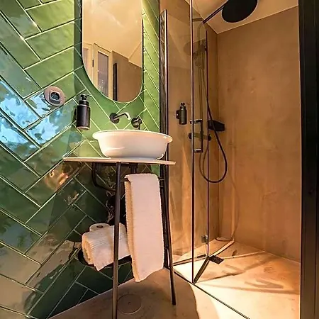 فندق Sutrooms *