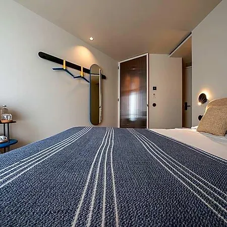 Sutrooms فندق