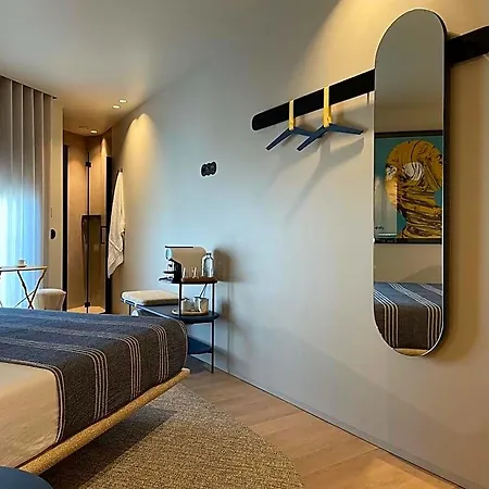 فندق Sutrooms *