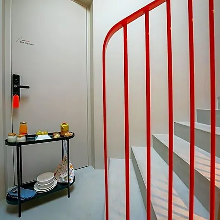 Sutrooms *